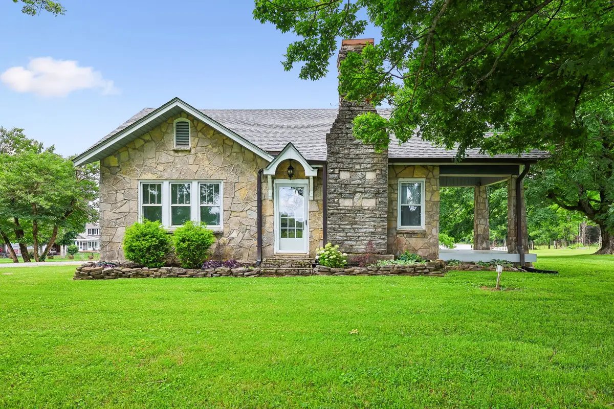 186 Sulphur Springs Rd, Shelbyville, TN 37160 - #1