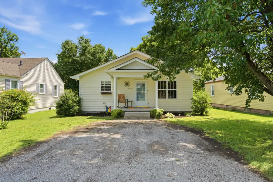 208 East Ave, Goodlettsville, TN 37072 - #2