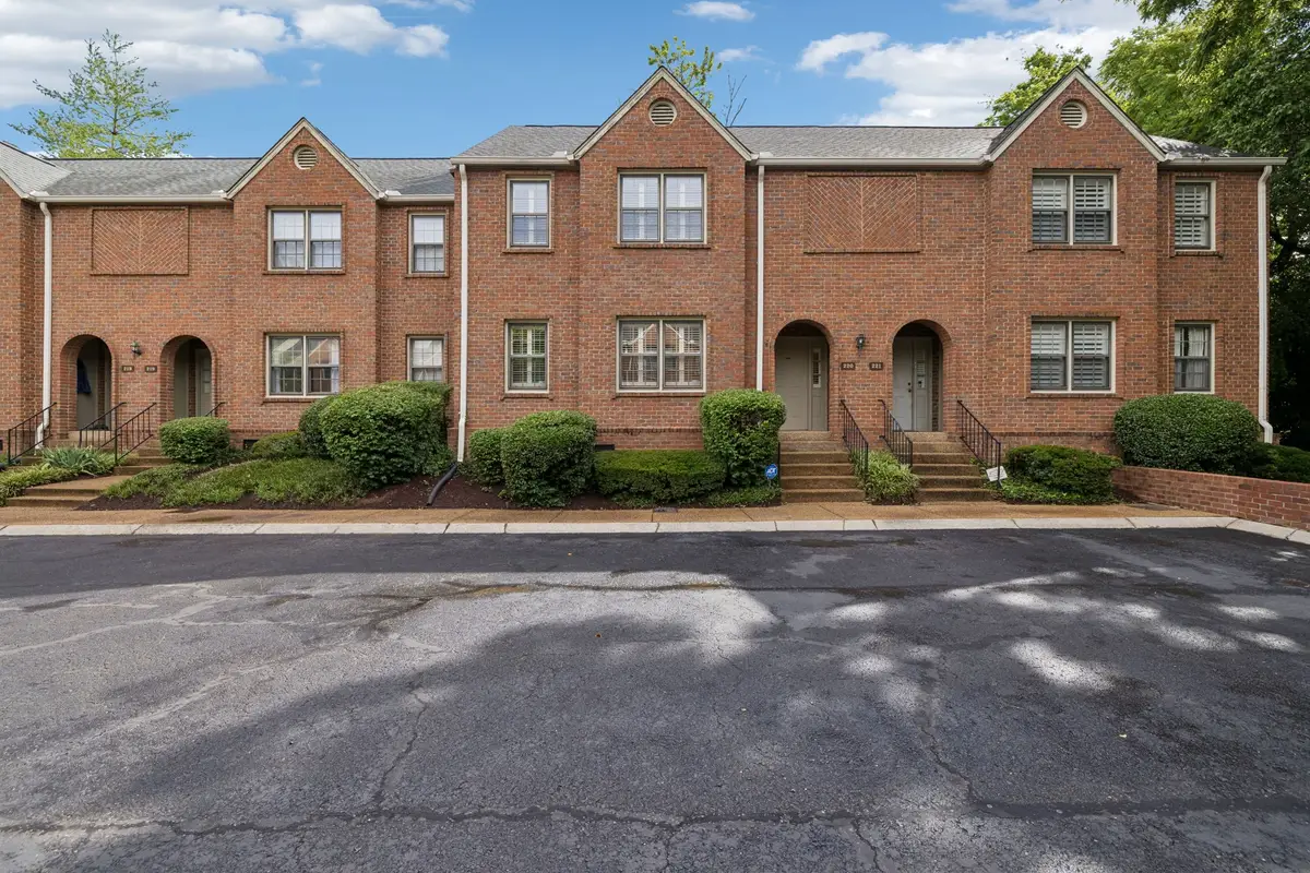 220 Westchase Dr, Nashville, TN 37205 - #1