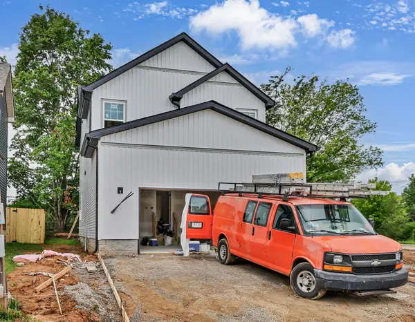 302 Switchgrass Dr, Clarksville, TN 37042