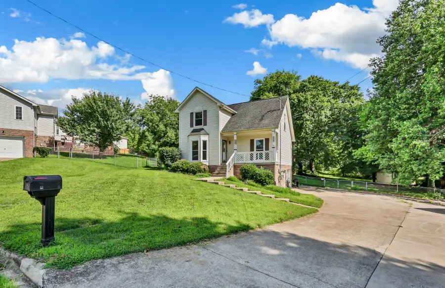 402 Boscobel Ct, Clarksville, TN 37040 - #2