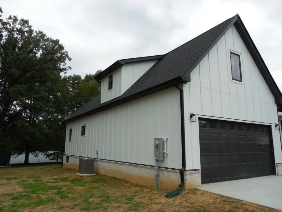 1064 Mulberry Street, Burns, TN 37029 - #2
