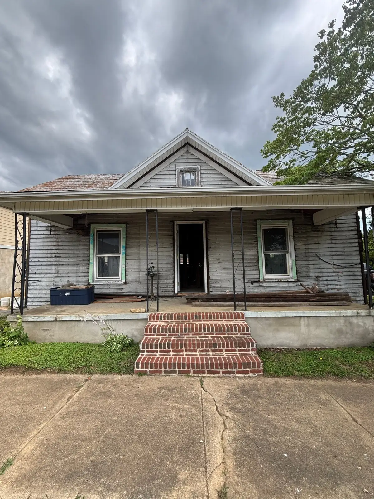 304 E Cottage Ave, Elizabethton, TN 37643 - #1