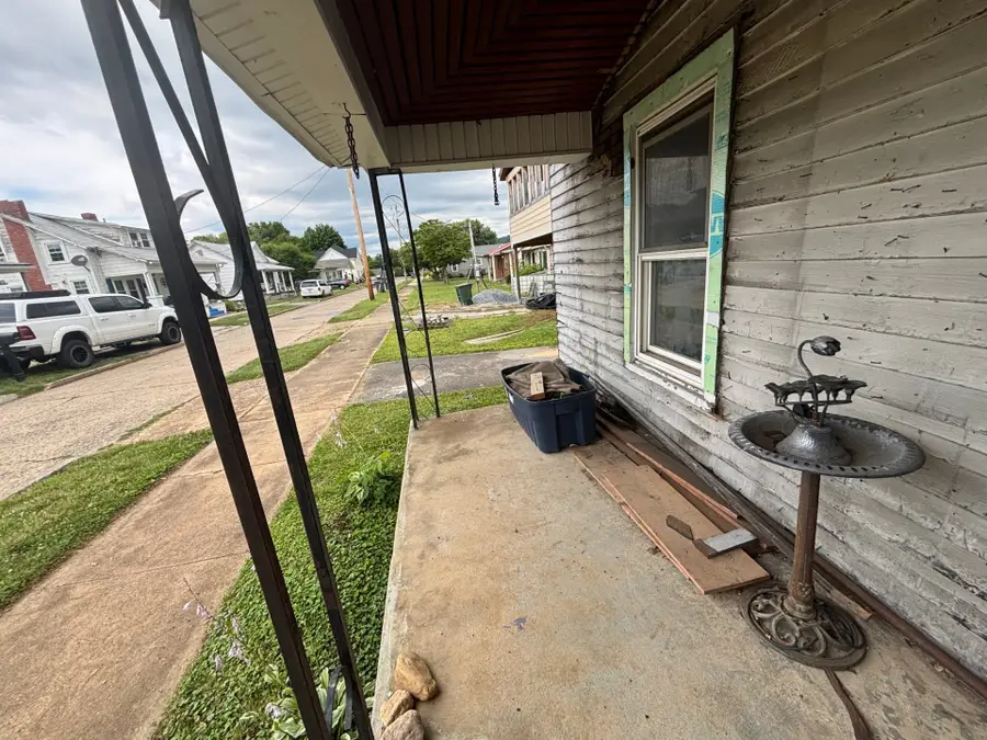 304 E Cottage Ave, Elizabethton, TN 37643 - #3