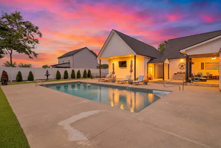 348 Ellington Dr, Clarksville, TN 37043 - #2