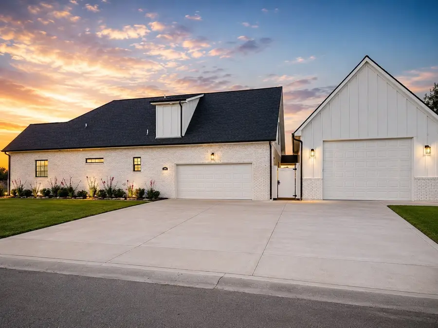 348 Ellington Dr, Clarksville, TN 37043 - #3