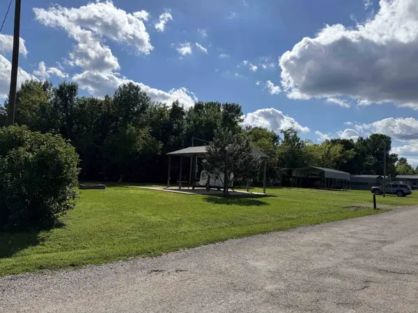 3045 Catfish Ln, Crump, TN 38327