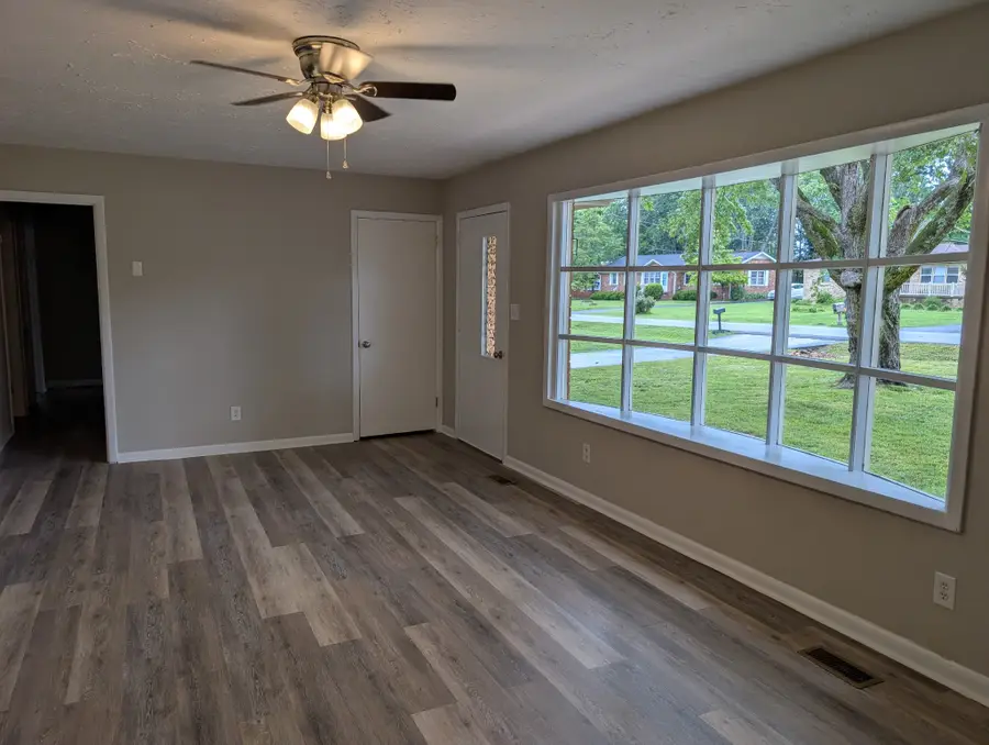 114 Bel Aire Dr, Winchester, TN 37398 - #3
