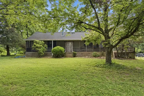 145 Crenshaw Rd, Bethpage, TN 37022