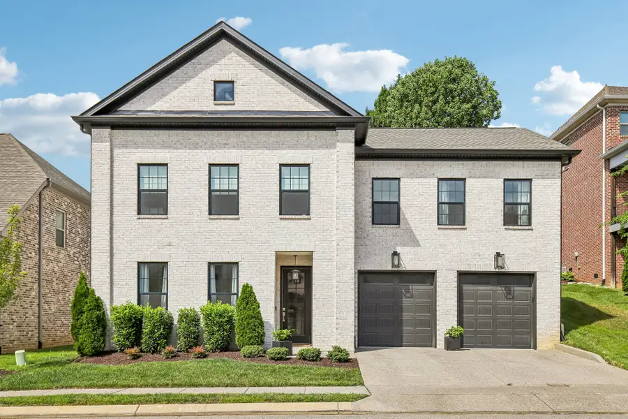2033 Blackstone Dr, Hendersonville, TN 37075 - #2