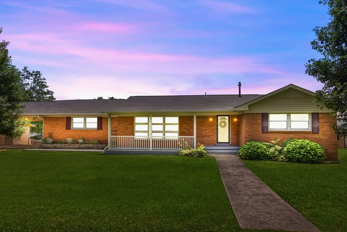 124 W Brooklyn St, Linden, TN 37096 - #1