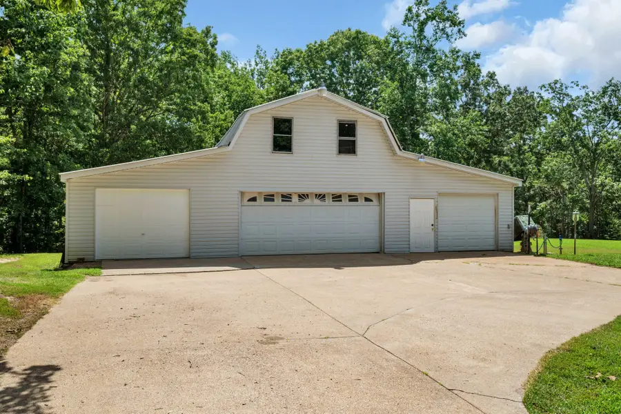 4251 Moss Hill Dr, Nunnelly, TN 37137 - #2