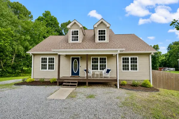 1099 Old County House Rd, Charlotte, TN 37036