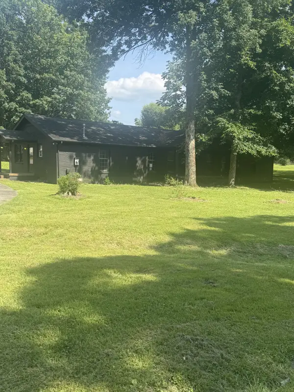 800 Ellington Dr, Lafayette, TN 37083