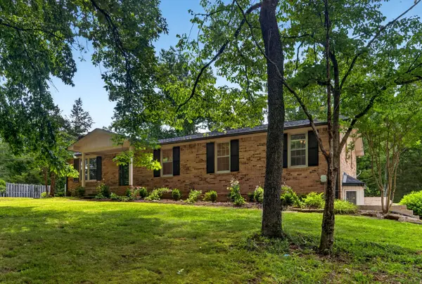 7311 Henry Dr, Fairview, TN 37062