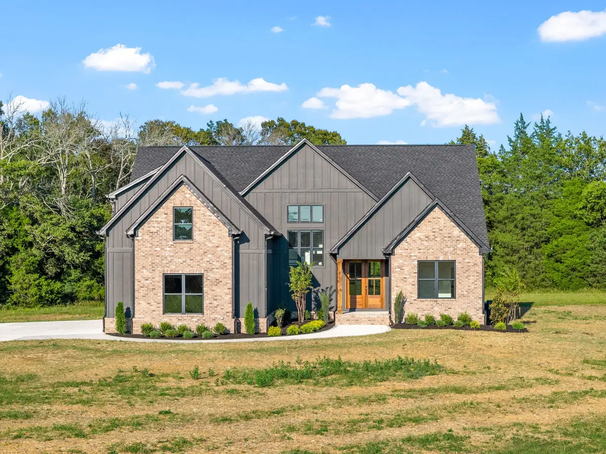 3281 Sulphur Springs Rd, Murfreesboro, TN 37129 - #1