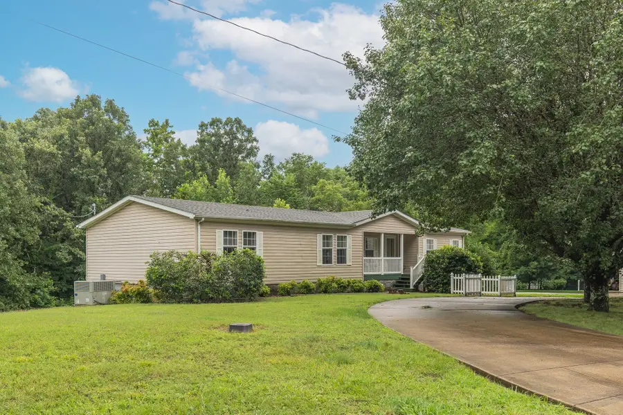 3895 Old Stewart Rd, Tennessee Ridge, TN 37178 - #2
