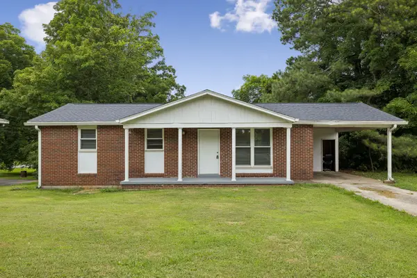 464 E Thompkins Ln, Clarksville, TN 37043