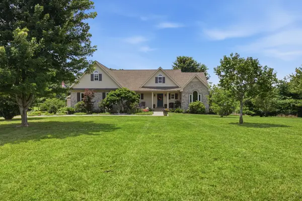 502 Fawn Ct, Burns, TN 37029