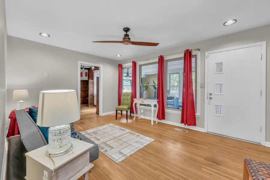 28 Hayes St, Clarksville, TN 37040 - #2