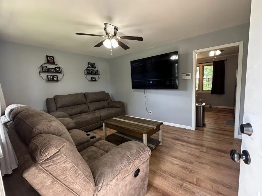 1412 Honeysuckle Dr, Hopkinsville, KY 42240 - #2