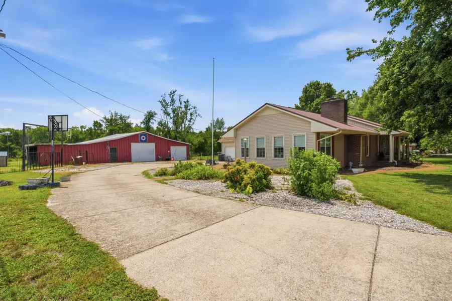 307 S Leath Rd, Portland, TN 37148 - #2