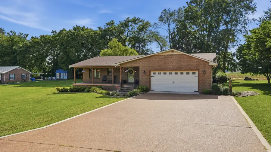 715 Anderson St, Cowan, TN 37318 - #3