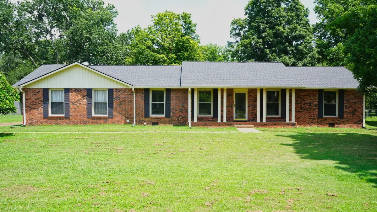 858 Moreland Dr, Gallatin, TN 37066 - #1
