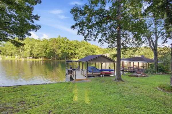 8941 Cherokee Trl, Crossville, TN 38572