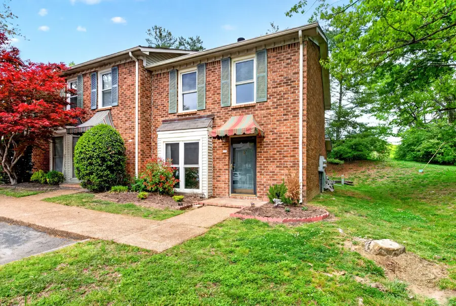 528 Williamsburg Dr, Nashville, TN 37214 - #2