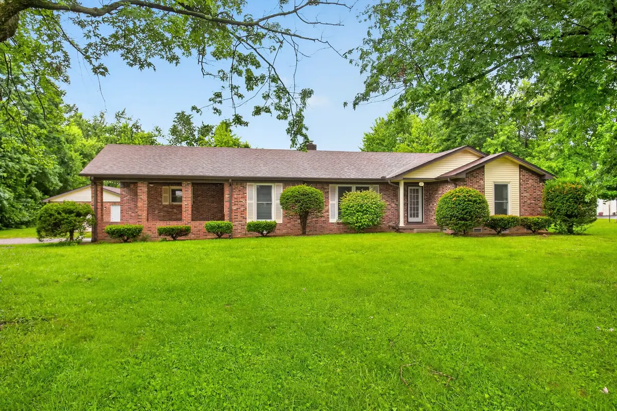 647 52 E Highway E, Portland, TN 37148 - #1