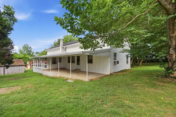 120 Bradley Ln, Cottontown, TN 37048