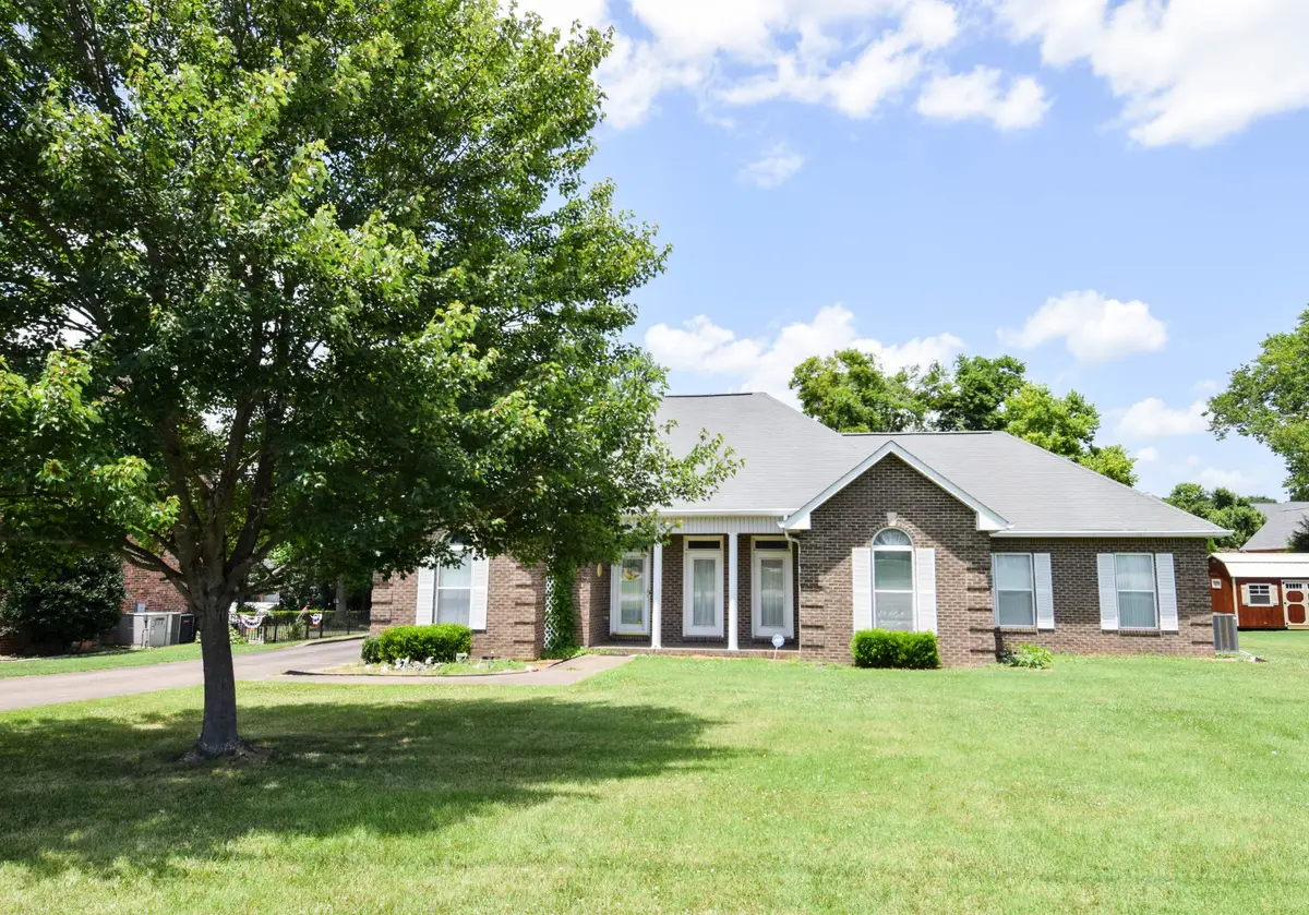 134 Stonehouse Dr, Gallatin, TN 37066 - #1
