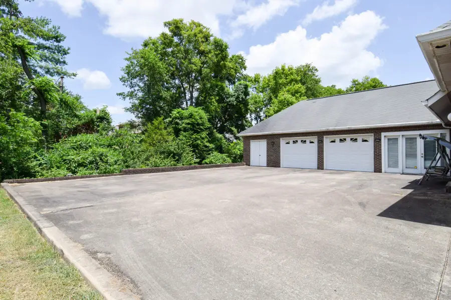 134 Stonehouse Dr, Gallatin, TN 37066 - #3