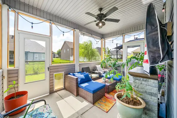 525 Bowden Dr, Clarksville, TN 37043