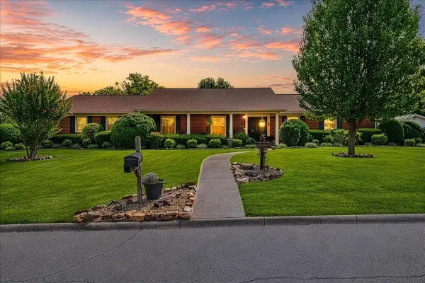 1101 Brentwood Drive, Etowah, TN 37331