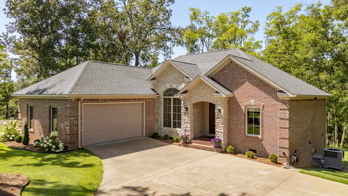 830 Bowen Dr, Savannah, TN 38372 - #1