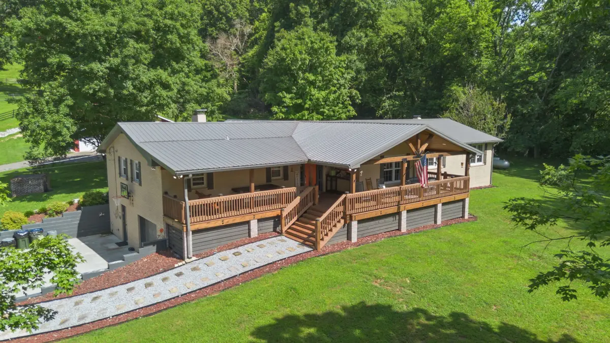4118 Leipers Creek Rd, Williamsport, TN 38487 - #1