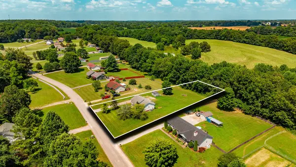 2029 Shawnee Ln, Greenbrier, TN 37073