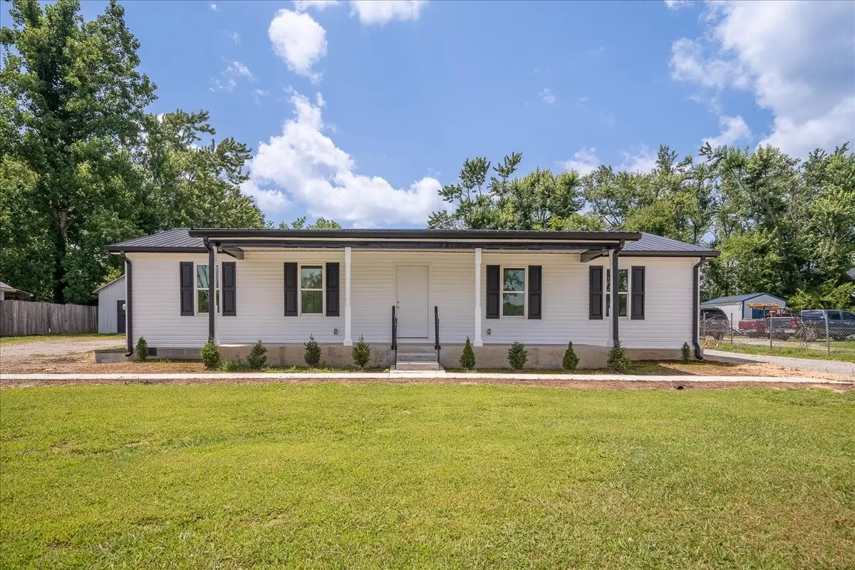 654 W Main St, Hohenwald, TN 38462 - #1
