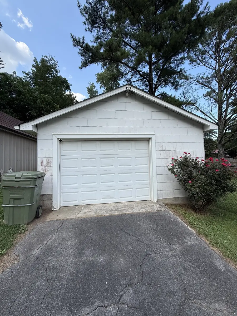 520 Parrish St, Lawrenceburg, TN 38464 - #3