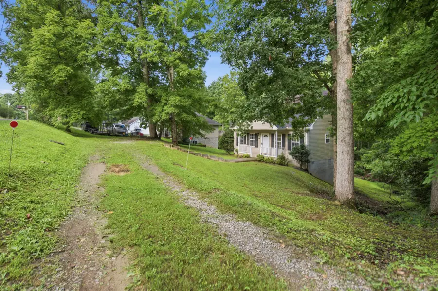 958 Jordan Cir, White Bluff, TN 37187 - #2