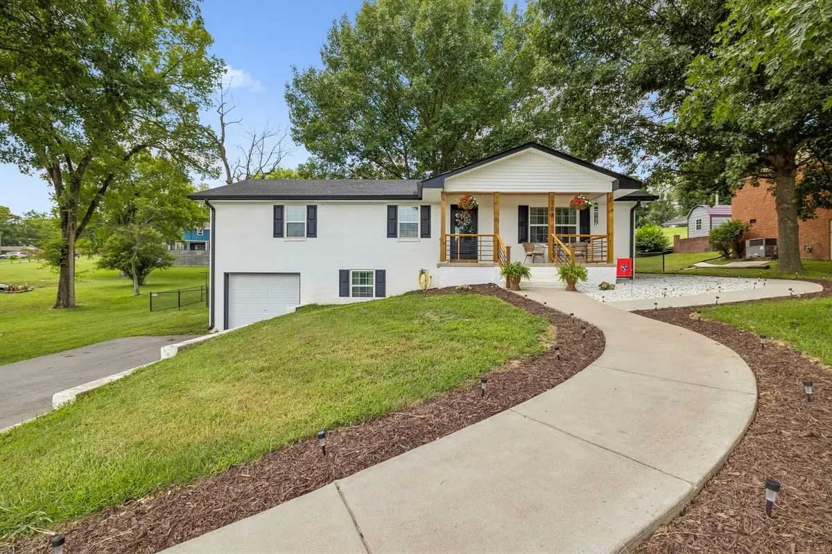 208 Western Ave, Hartsville, TN 37074 - #1