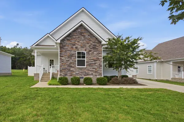 1005 Sycamore Rdg E, Burns, TN 37029