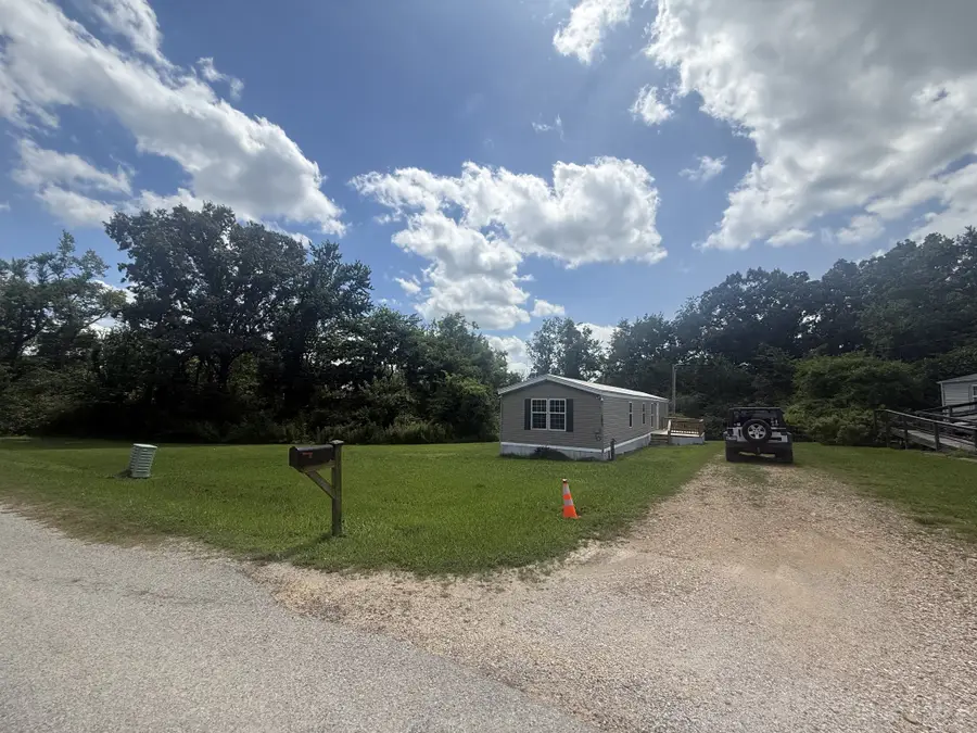 121 Sealtest Dr, Hohenwald, TN 38462 - #3