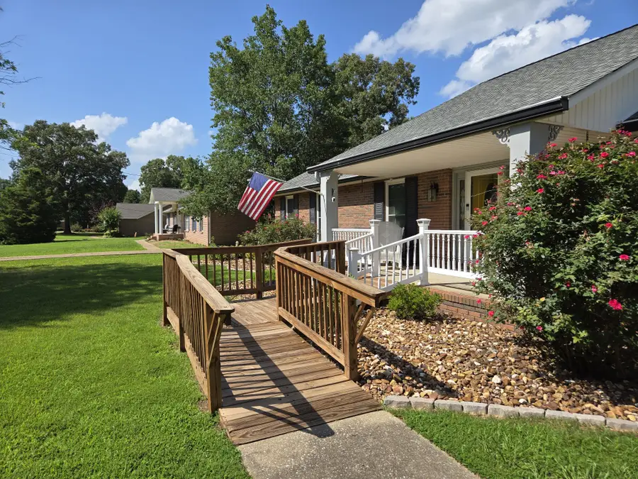 415 River Oaks Dr, New Johnsonville, TN 37134 - #2