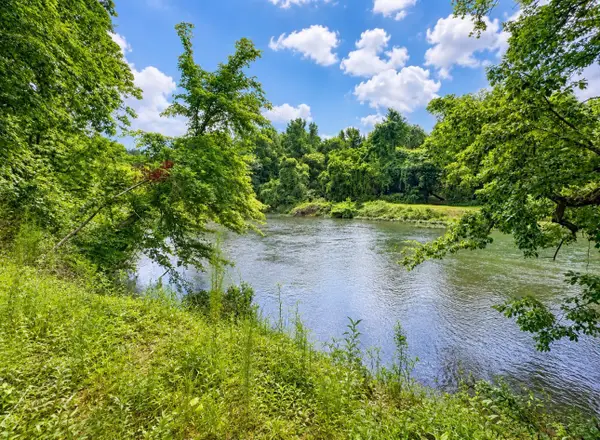 629 Cradle Song Circle, Clifton, TN 38425