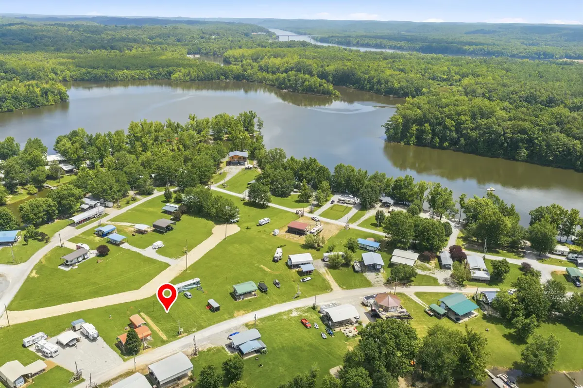 860 Willow Oaks Dr, Decaturville, TN 38329 - #1