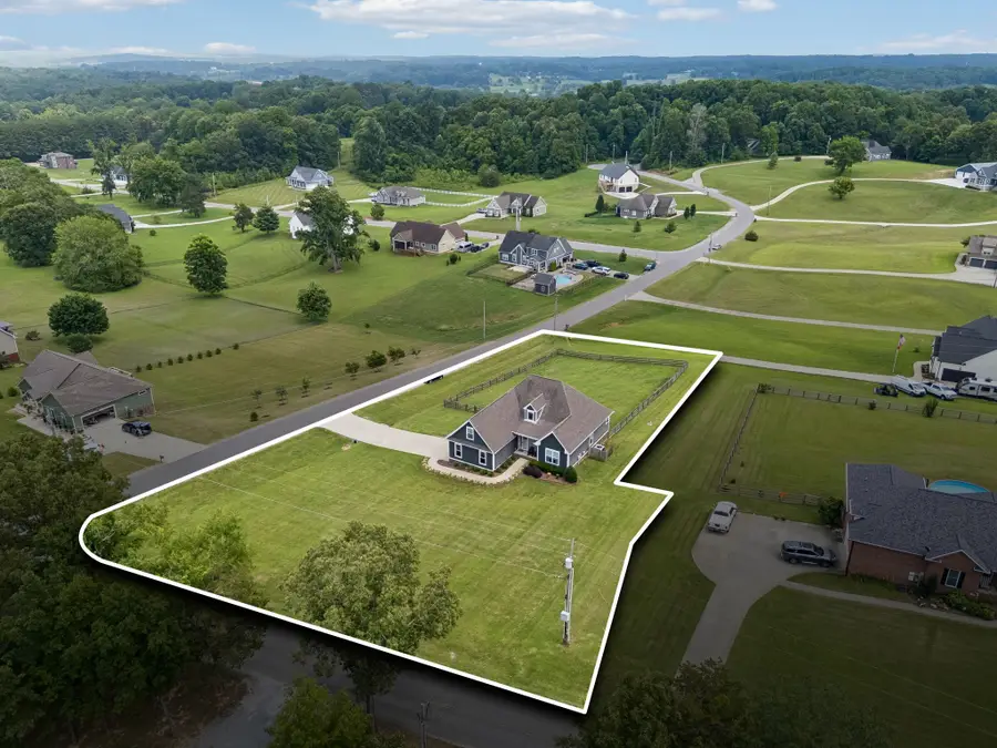 1002 Douglas Ct, Dickson, TN 37055 - #2
