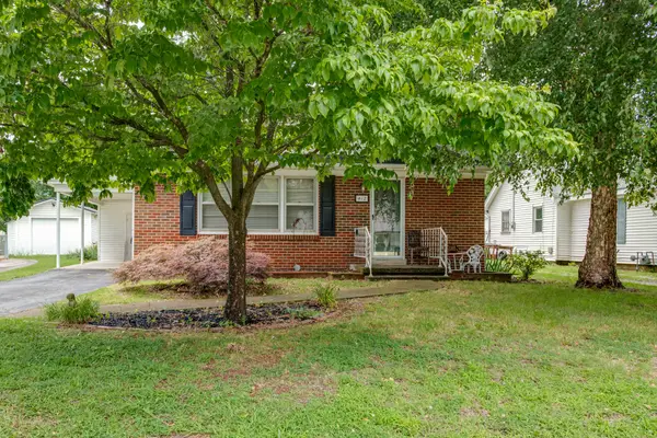 412 4th St, Lawrenceburg, TN 38464